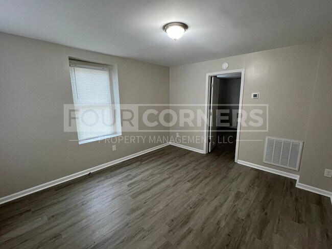 Building Photo - 2026 N Cherry St