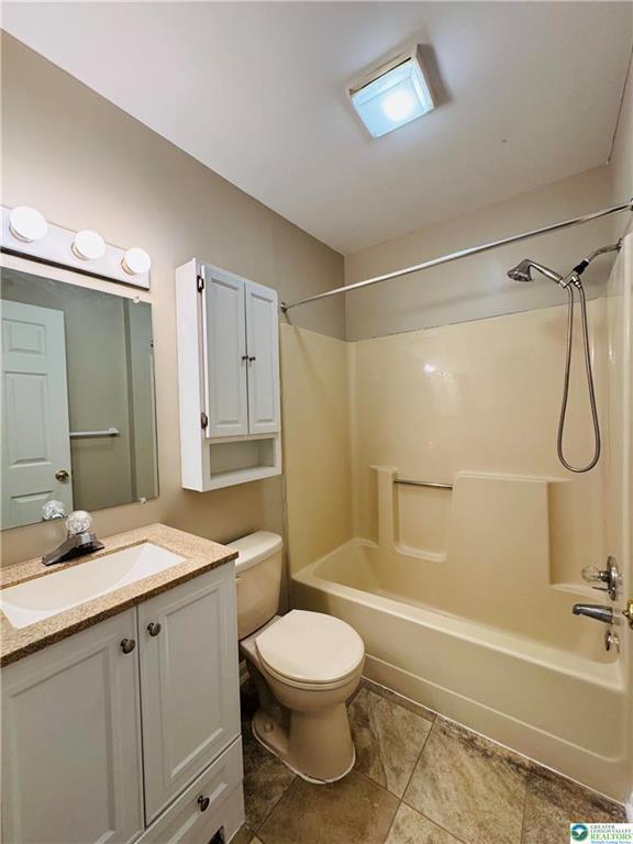 Building Photo - 102 Quaker Dr