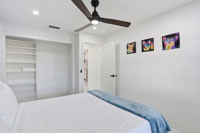 Building Photo - 208 Erie Dr