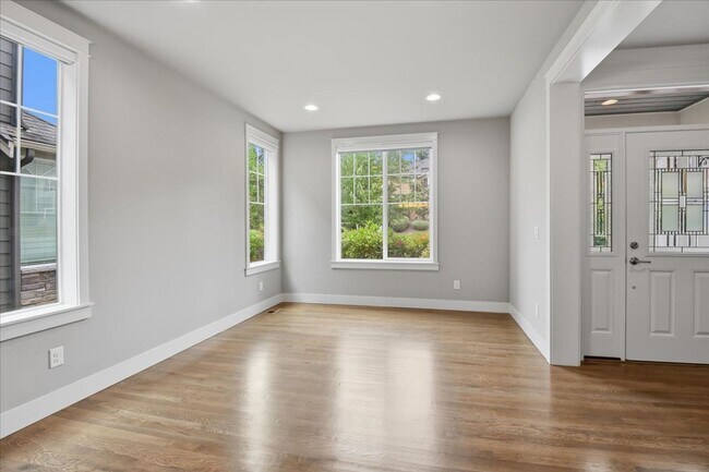 Building Photo - 4bd/4.5ba Sammamish Home