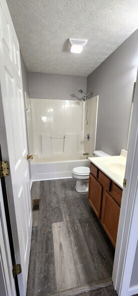 Building Photo - 1984 River Vista Cir