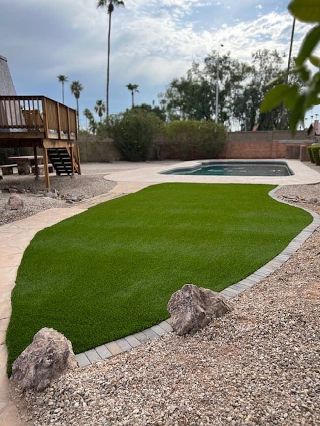 Building Photo - 1735 E La Jolla Dr