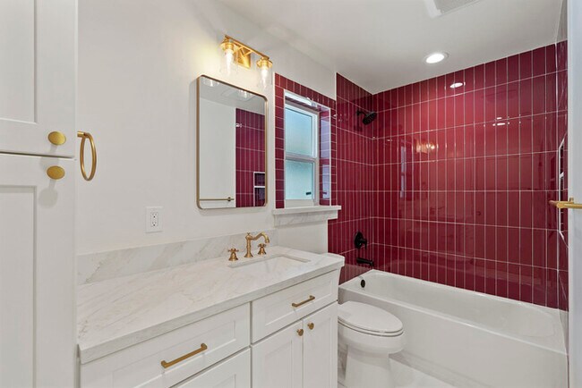 Building Photo - Beautifully Built 2/1 in North Oak Park Close to UC Davis + McGeorge Law School!