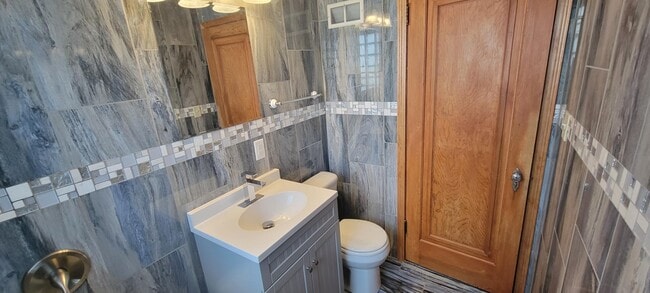 Building Photo - 24 S Pine St