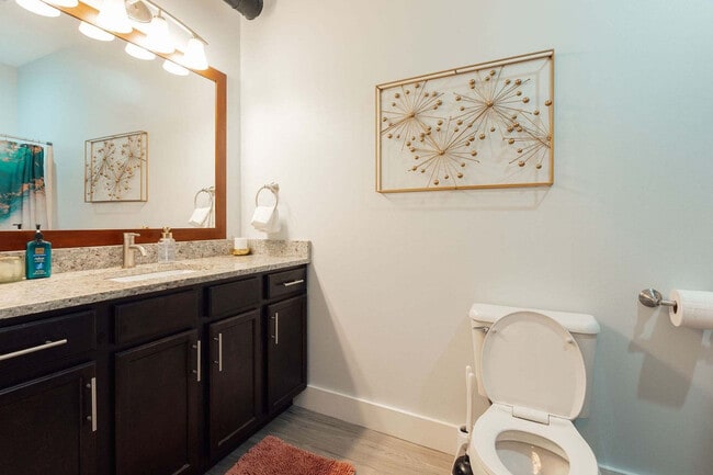 Building Photo - 202 E Main St