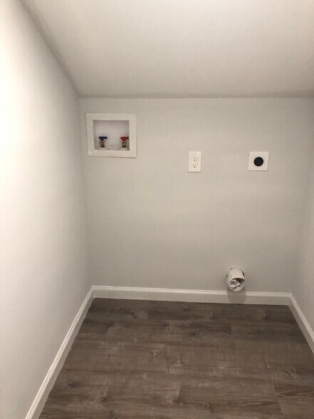 Laundry - 3211 Utah Ave