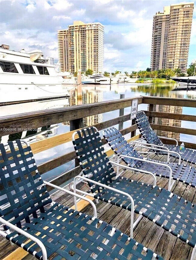 Building Photo - 19901 E Country Club Dr