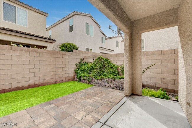 Building Photo - 7669 Lots Hills Dr