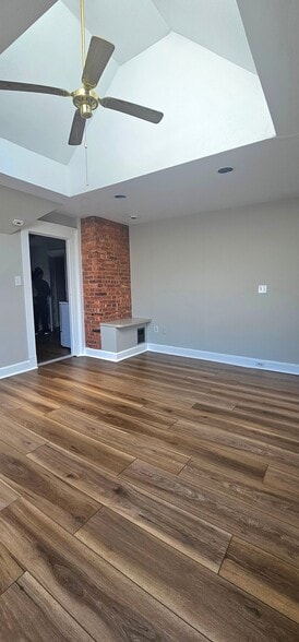 Building Photo - 83 Gibbs St