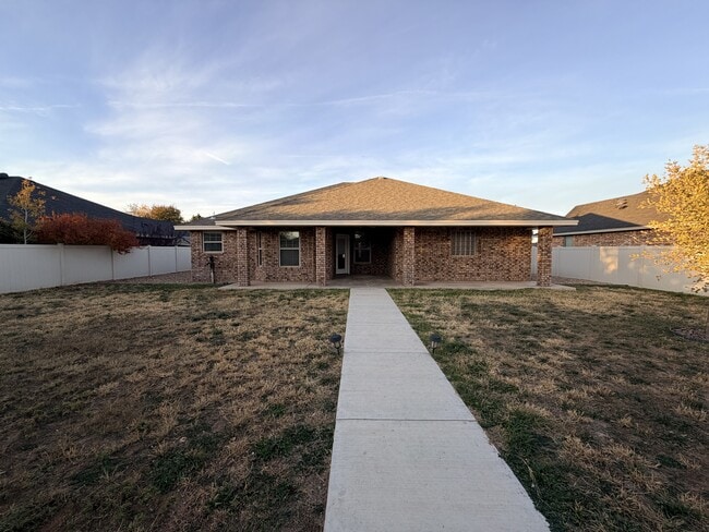 Building Photo - 426 E University Dr