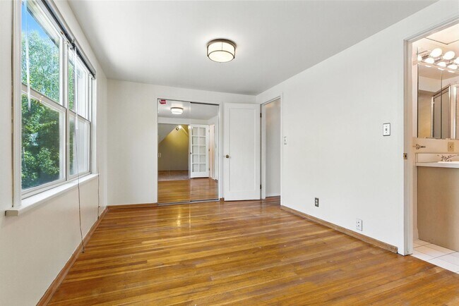Building Photo - Gorgeous Brick Home Near Audubon Park