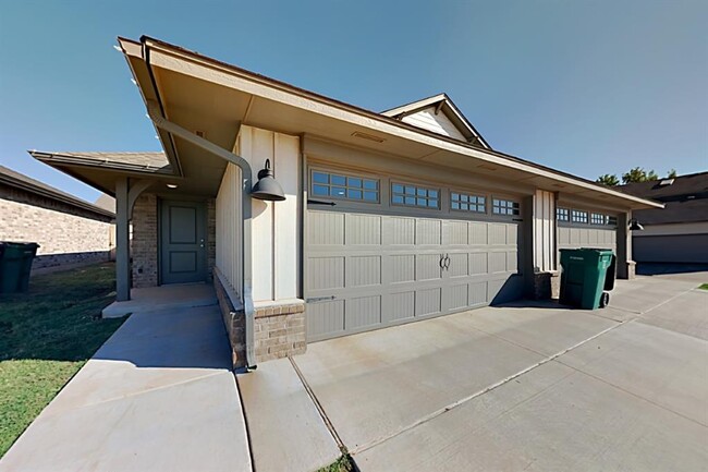 Primary Photo - 443 Summit Ridge Dr