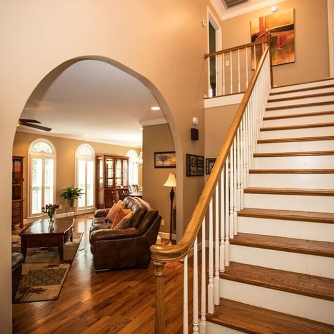 Building Photo - STUNNING!!! Four Bedroom two and a half bath home with a view!