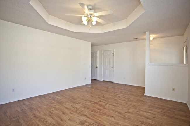 Building Photo - 58B Holly Dr