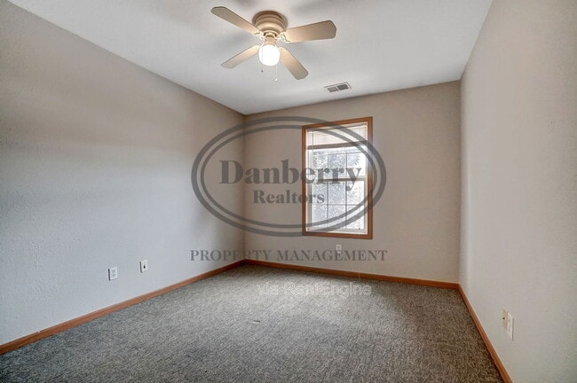 Building Photo - 1115 N Byrne Rd