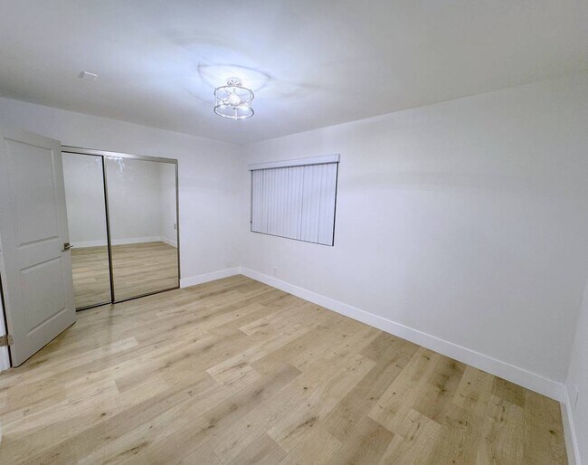 Building Photo - 1700 Keeler St