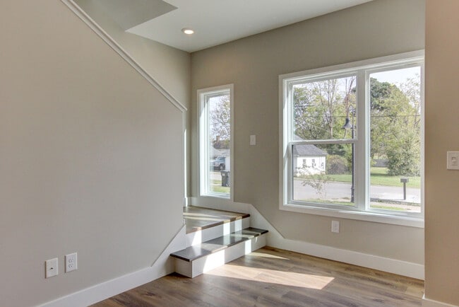 Building Photo - 238 3rd St