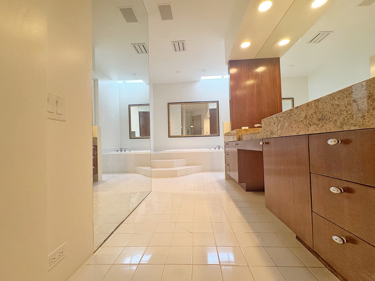Building Photo - 3505 Ocean Front Walk