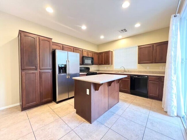 Building Photo - Welcome to this well-maintained 3-bedroom, 2.5-bath home