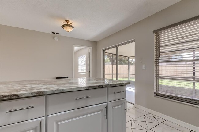 Building Photo - 1007 Pine Ridge Cir