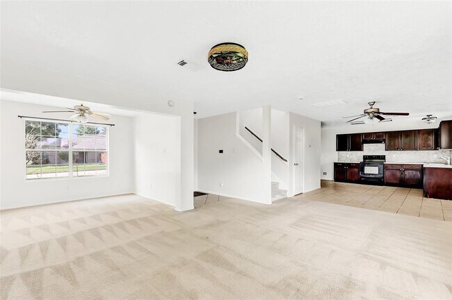 Building Photo - 9834 Bobolink Dr