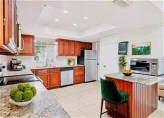 Building Photo - 3803 Pin Oaks St