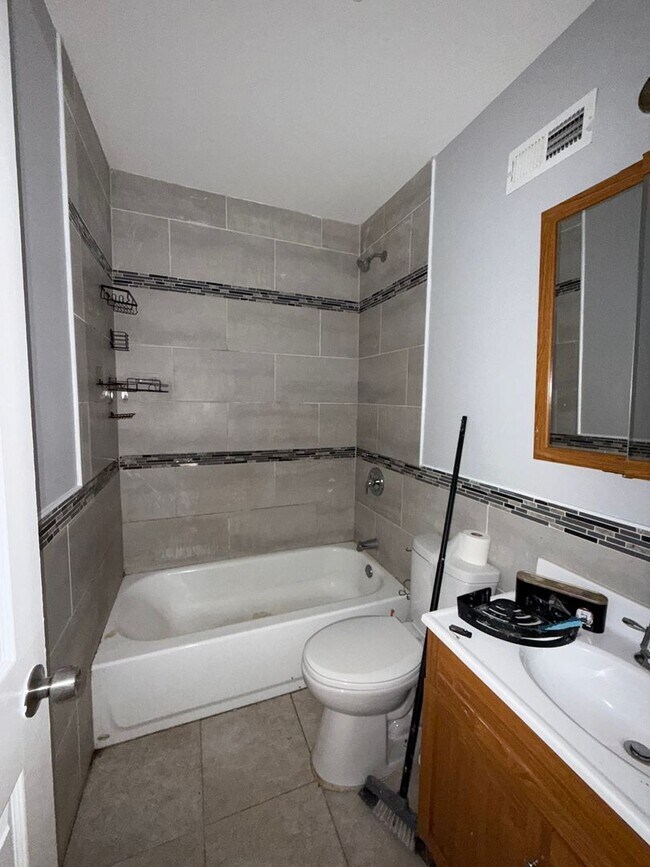 Building Photo - 27 E Rittenhouse St