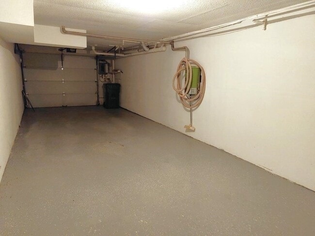 Building Photo - 30 E Bluff Rd