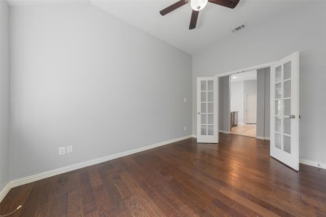 Building Photo - 2945 Mandalay Dr