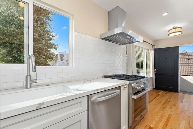Building Photo - Charming 1 Bed / 1 Bath Detached Unit in P...