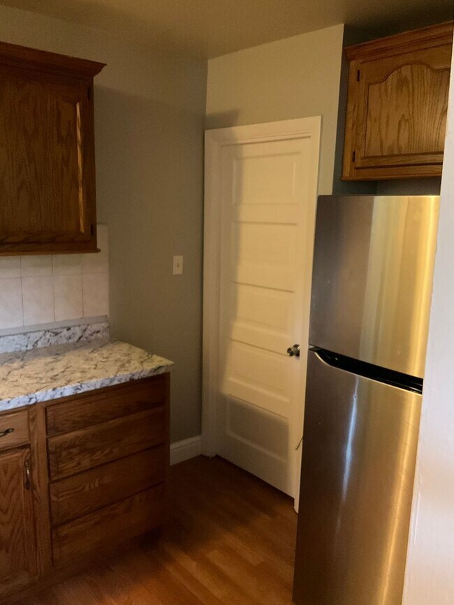 Building Photo - Charming, Character-Filled 2 Bedroom in Brentwood – Freshly Updated & Move-In Ready