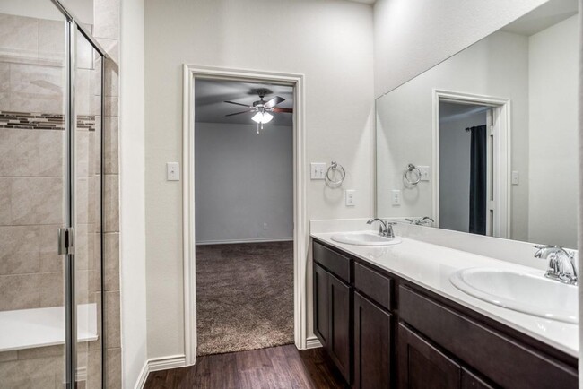 Building Photo - Little Elm Beauty. 3 bed 2 bath with Garag...