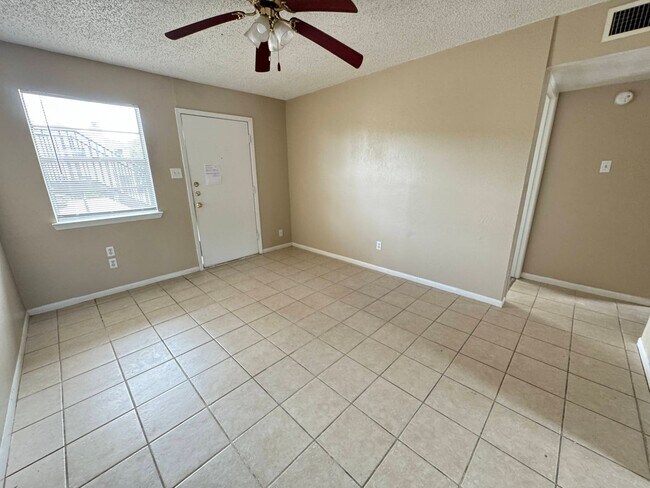 Building Photo - 917 N 7th St