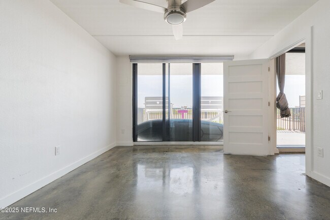 Building Photo - 275 1st St S