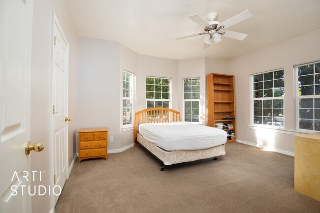 Building Photo - 331 Belmont Pl