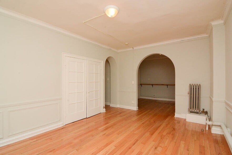 Building Photo - 519 W Surf