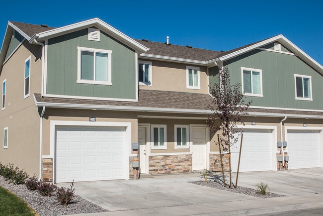 Primary Photo - Gorgeous Townhomes in The Boulders!