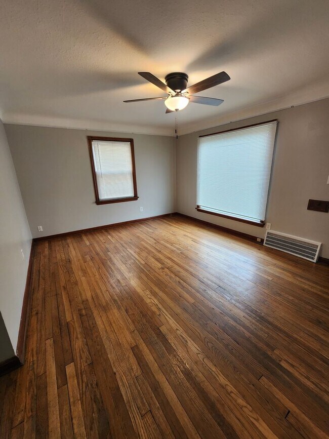 Building Photo - Garfield Hts 3 BR