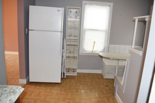 Building Photo - CHARMING DUPLEX HOME FOR LEASE IN WESTLAND!