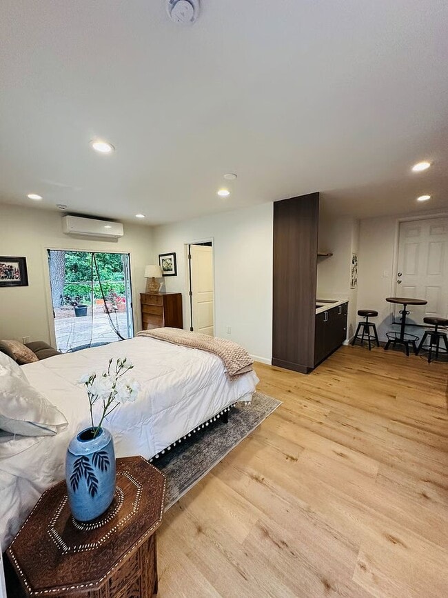 Primary Photo - Peaceful, Fully Furnished Studio with Pati...