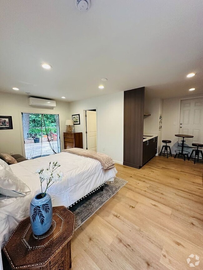 Building Photo - Peaceful, Fully Furnished Studio with Pati...