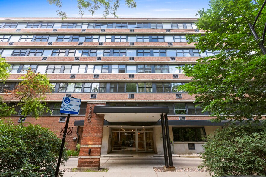 Primary Photo - 2300 N Commonwealth Ave