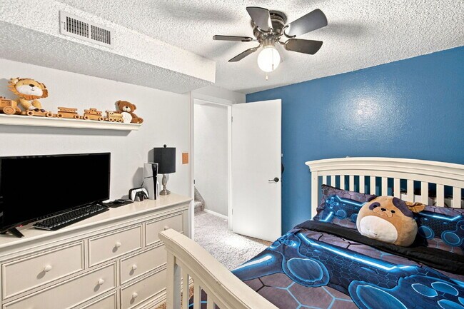 Building Photo - Beautiful 4BED/2BA Tri-Level Home in Widefield Country Club Heights