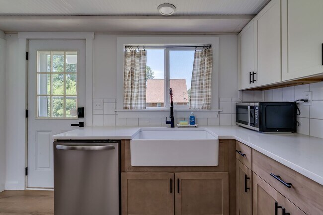Building Photo - **Furnished Winter Rental** - Sackets Harbor