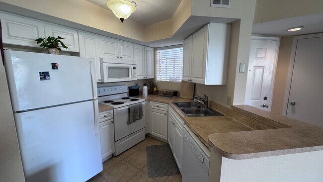 Building Photo - Coastal Living at Its Finest – Stylish 2BR...