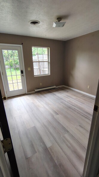 Building Photo - 1016 Arrowhead Dr