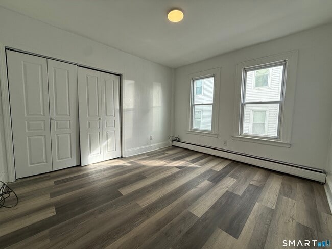 Building Photo - 660 W Main St