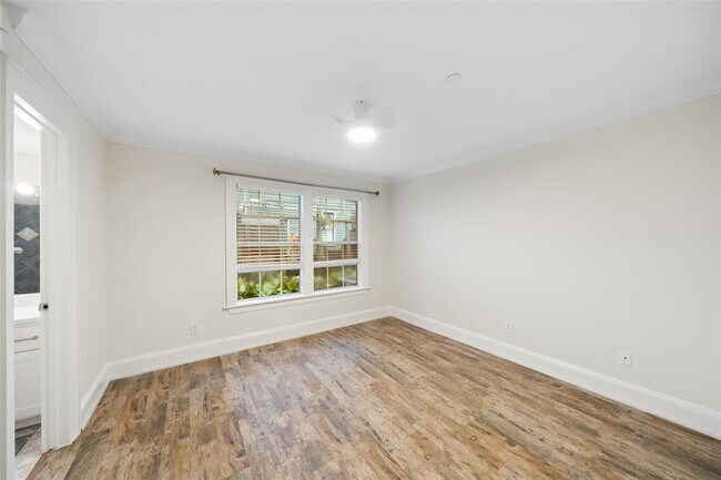 Building Photo - 1621 Heights Blvd