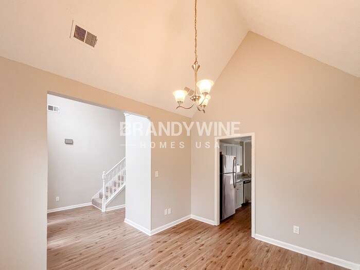 Building Photo - 305 Shadetree Ln