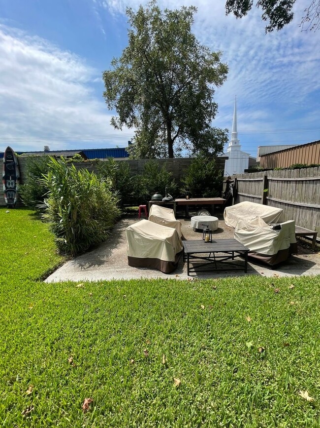 Building Photo - Charming Three Bedroom Home in the Heart of West Ashely